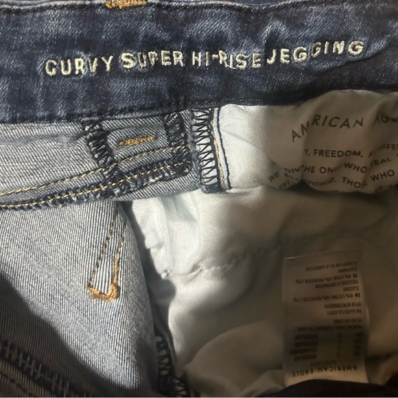 American Eagle Curvy Super High Rise Cut Off Shorts, size 4, smoke free home - Picture 4 of 5